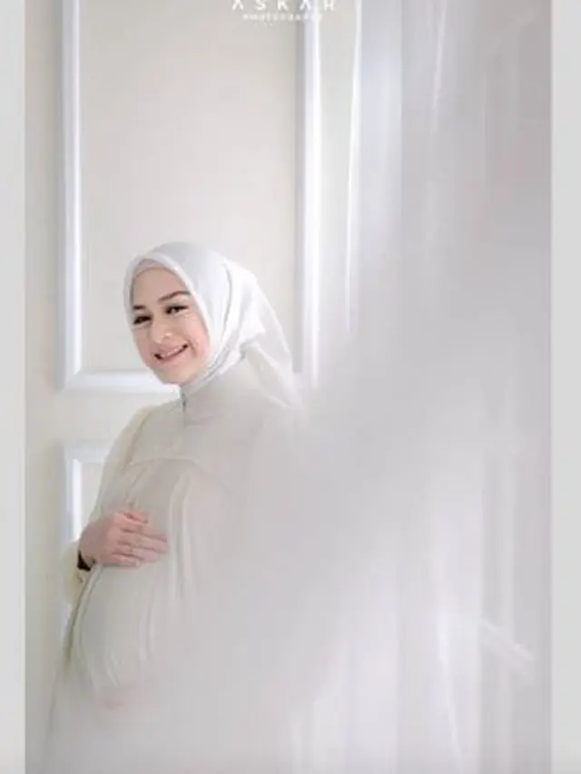 Jelang Melahirkan Anak Ketiga, Ini 6 Potret Maternity Shoot Nina Zatulini