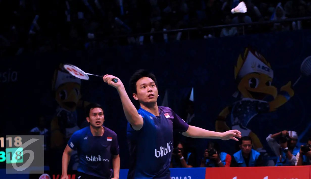 M Ahsan/Hendra Setiawan saat laga melawan OR Cchin Chung/Tang Chun Man (Hongkong) di BCA Indonesia Open 2016, Istora Senayan Jakarta, Rabu (1/6/2016). Ahsan/Hendra unggul 23-21, 25-23. (Liputan6.com/Helmi Fithriansyah)