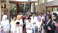 Keluarga Anies Baswedan berdoa jelang pelantikan Gubernur di Istana Negara (Liputan6.com/ Taufiqurrohman)