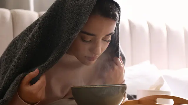 Kulit Iritasi karena Nggak Cocok Pakai Skincare? Nggak Perlu Panik, Begini Cara Mengatasinya