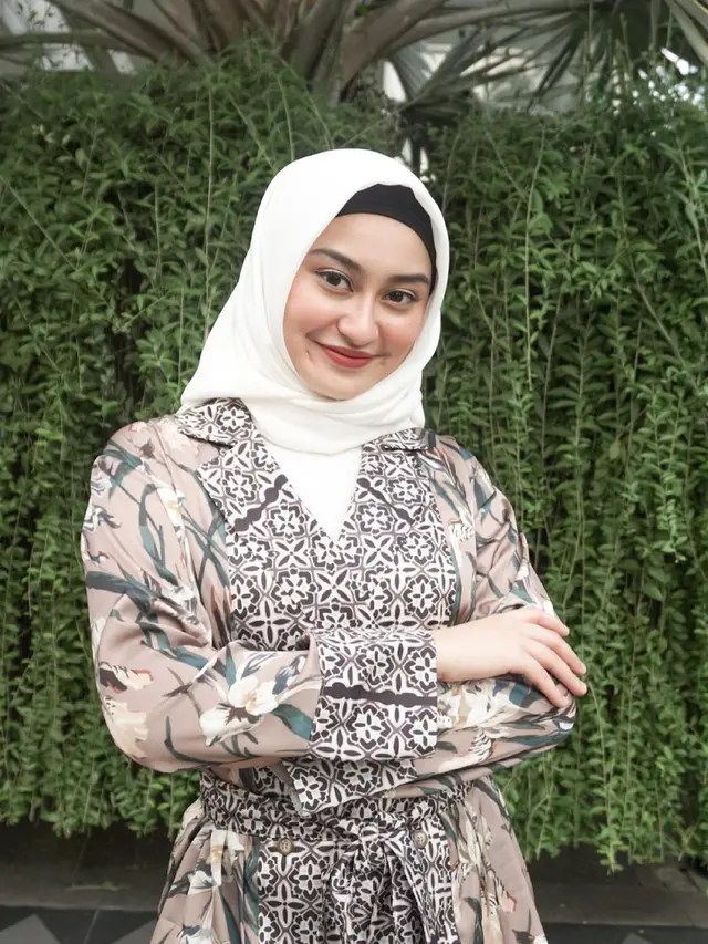 7 Pesona Memes Prameswari Saat Pakai Hijab Ini Banjir Pujian