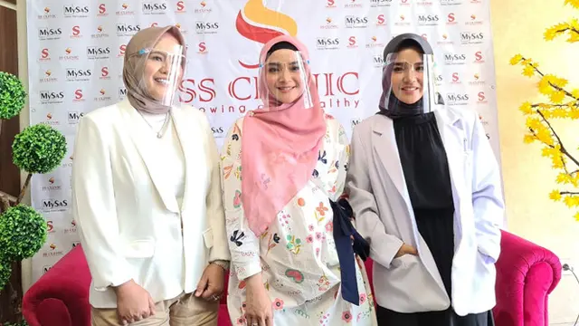 Sheza Idris saat melakukan perawatan