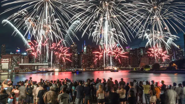 FOTO: Pesta Kembang Api Meriahkan Hari Kemerdekaan Amerika Serikat