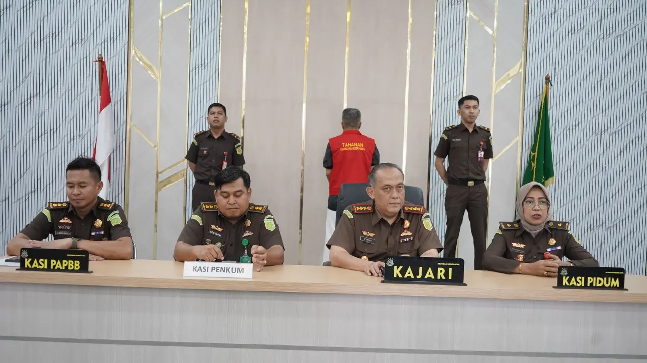 Sidang perdana kasus uang rupiah palsu yang mendudukkan Annar Salahuddin Sampetoding sebagai terdakwa digelar di Pengadilan Negeri Sungguminasa, Rabu 21 Mei 2025.
