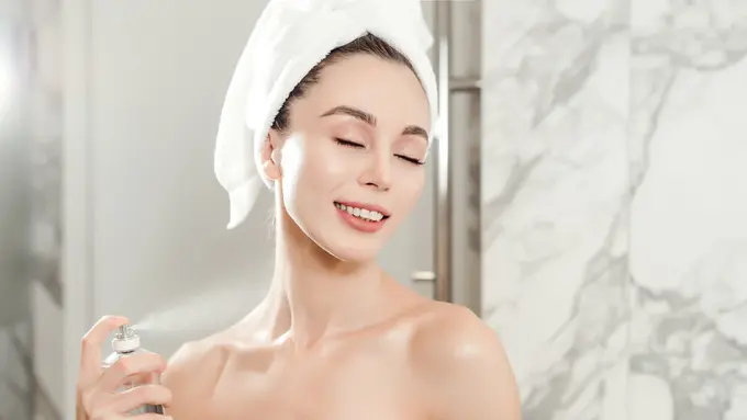 Bukan Sekedar Bikin Wangi, Ternyata Ini 3 Manfaat Menggunakan Parfum Saat Pergi ke Luar Rumah