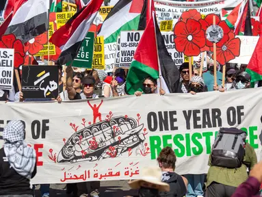 Orang-orang berdemonstrasi untuk memperingati satu tahun perang antara Hamas dan Israel di Los Angeles, pada 5 Oktober 2024. (RINGO CHIU/AFP)