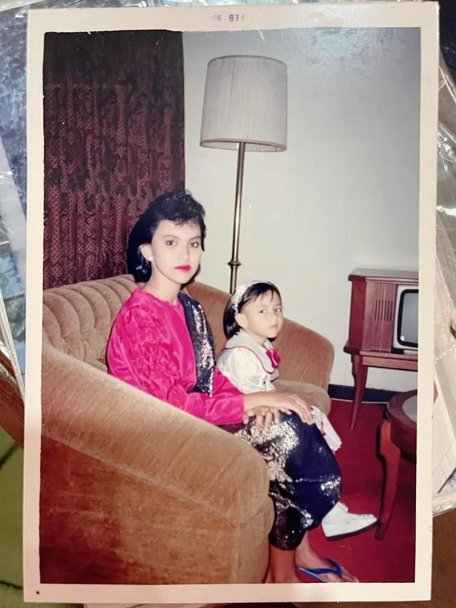 6 Potret Lawas Vicky Shu saat Masih Sekolah Dasar, Wajah Bulenya Curi Perhatian
