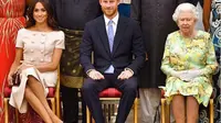 Simak penampilan kontras Ratu Elizabeth II dan Meghan Markle di acara Queen's Young Leaders Awards (instagram/ duchessfangirl)