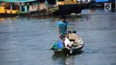 Aktivitas nelayan di Jakarta Utara, Rabu (9/5). Nelayan mengaku terbebani dengan tak tersedianya air bersih di wilayahnya. (Liputan6.com/Angga Yuniar)