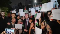 Duta Besar Palestina untuk Indonesia, Zuhair Al-Shun mempertanyakan peran hukum HAM Internasional dalam menghentikan serangan Israel di Gaza dalam aksi solidaritas yang digelar FPCI pada Kamis (2/11/2023). (Liputan6/Therresia Maria Magdalena Morais)