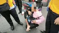 Seorang laki-laki dan perempuan warga negara Indonesia (WNI), tiga laki-laki penyandang disabilitas asal Kamboja, dan dua warga negara Thailand di antara pengemis di Malaysia yang ditangkap- (Departemen Imigrasi Johor)