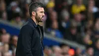 Pelatih kepala Manchester United asal Inggris Michael Carrick menyaksikan pertandingan Liga Inggris antara Leeds United dan Manchester United di Elland Road di Leeds, Inggris utara pada 18 Oktober 2026. (Paul ELLIS/AFP)