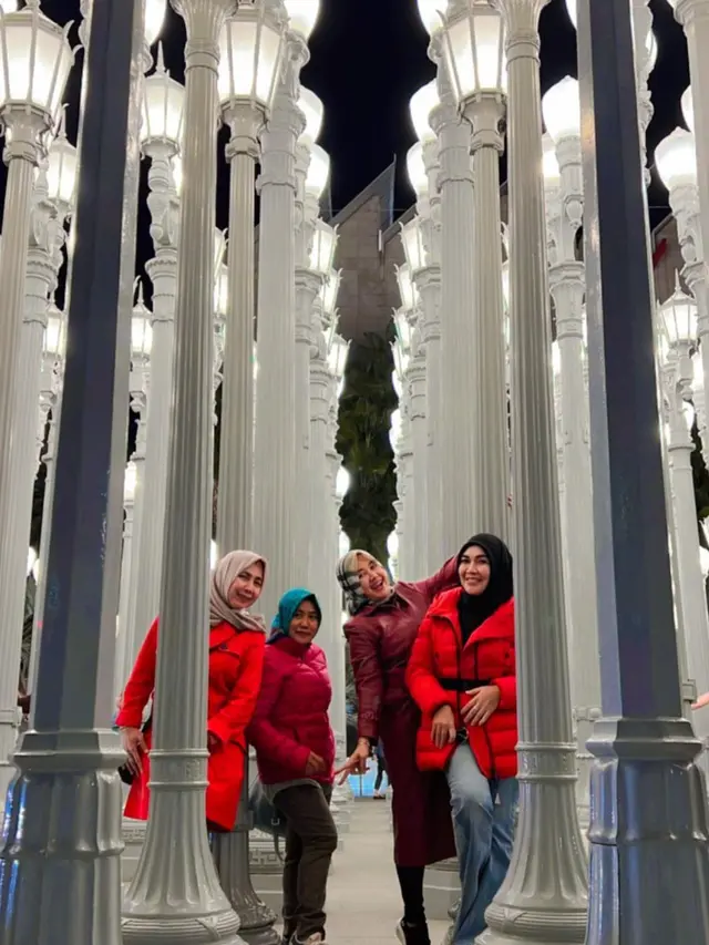 8 Potret Liburan Ibu Ayu Ting Ting di LA Tanpa Anak dan Suami, Seru Banget