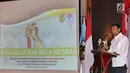 Menko Polhukam, Wiranto memberikan sambutan dalam acara Simposium Nasional Pemuda Indonesia, Jakarta, Rabu (30/8). Acara bertema "Peran strategis Pemuda Indonesia dalam penguatan Pancasila sebagai Bangsa dan Bela Negara". (Liputan6.com/Johan Tallo)