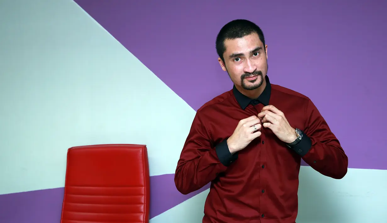 "Kebanyakan saya baca media daerah yang memberitakan nama saya. Harusnya mereka konfirm ke pusat. Di Youtube juga ada foto saya masih belum dihapus," ucap pemeran FTV Kisah 9 Wali ini. (Deki Prayoga/Bintang.com)