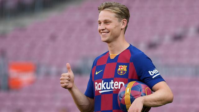 Senyum Semringah Frenkie de Jong Jadi Pemain Baru Barcelona