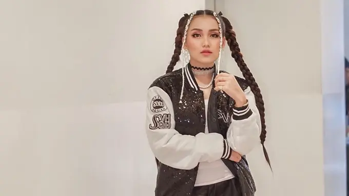 FOTO: Gaya Ayu Ting Ting saat Rambutnya Dikucir Dua, Bak ABG