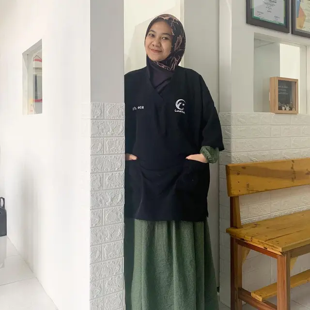 6 Potret Mommy ASF Penulis Layangan Putus, Seorang Dokter Hewan
