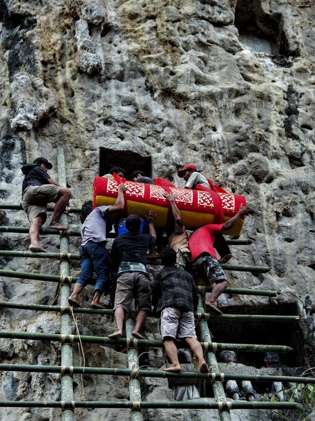Ritual Ma’nene, Upacara Mengganti Pakaian Mayat di Tana Toraja