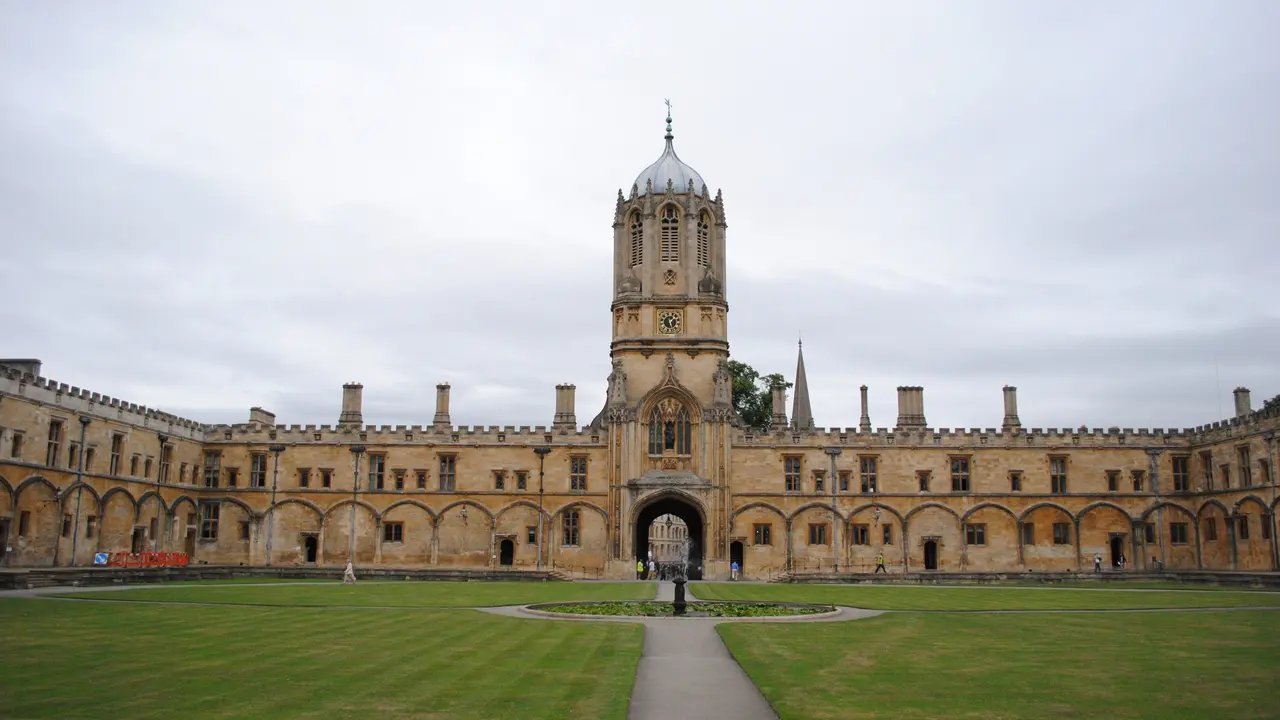 Mahasiswa Oxford University Tuai Kecaman usai Menurunkan Foto Ratu Elizabeth II dari Ruang Kampus
