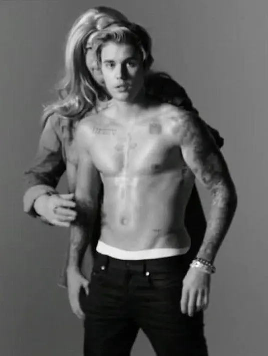 Sebenarnya siapa mendekati siapa sih? Justin Bieber mendekati pria ini, atau malah berlaku sebaliknya?