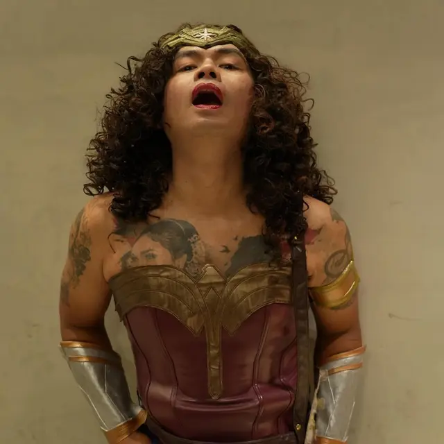 Wendi Cagur pakai kostum Wonder Woman (Instagram/t_orasudi_ro))