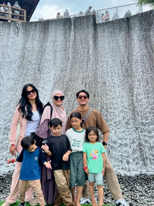 Ini respon Donna Harun saat diminta jaga cucu. (credit:instagram.com/donnaharunofficial)