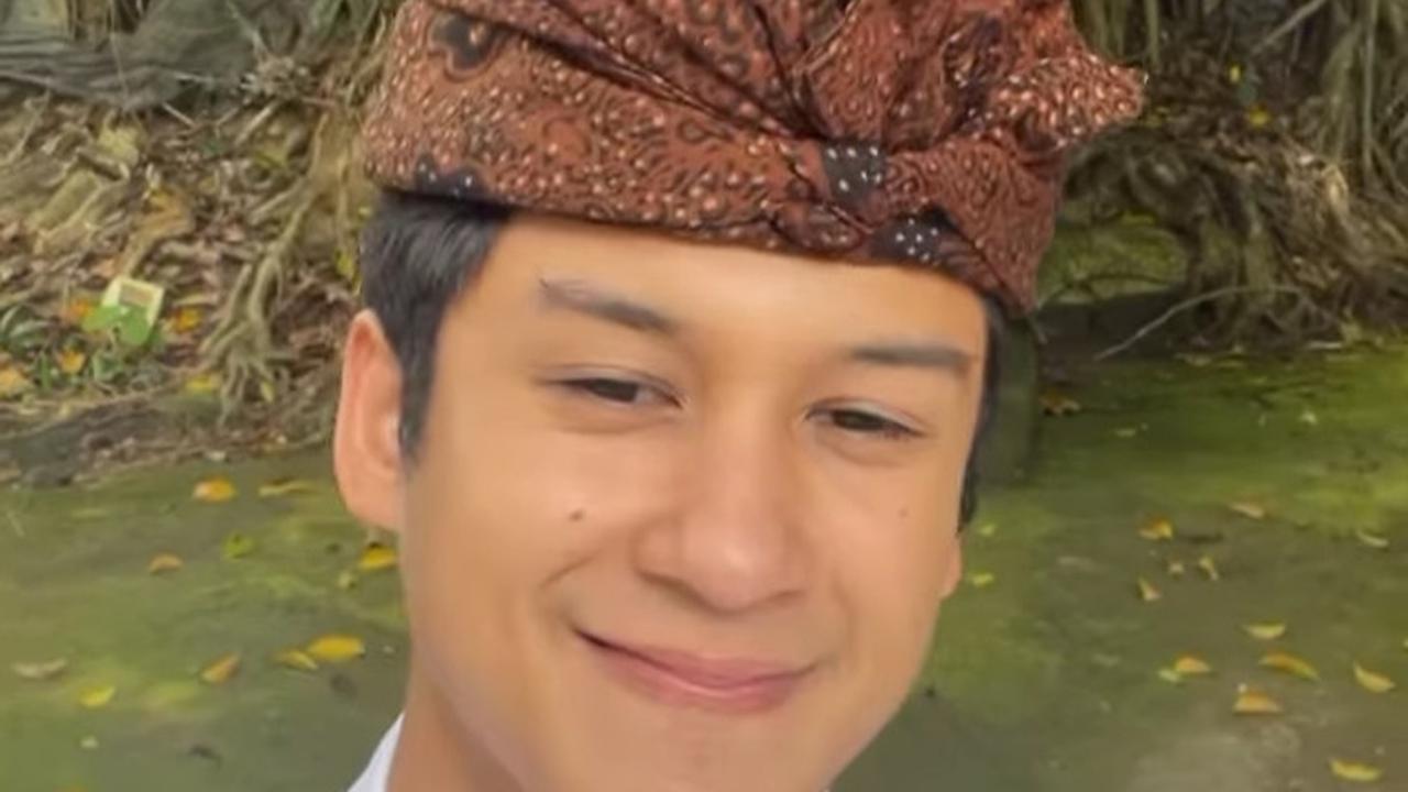 Antonio Blanco Jr lakukan Mebakti Dumun saat pulang kampung ke Bali jelang Hari Nyepi 2023 (Foto: IG antonioblancojr)