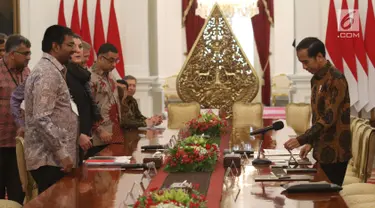 Presiden Joko Widodo menerima kunjungan delegasi US Asean Business Council di Istana Merdeka, Selasa (13/3). Dalam pertemuannya Jokowi menekankan bahwa Indonesia tengah melakukan reformasi ekonomi. (Liputan6.con/Angga Yuniar)