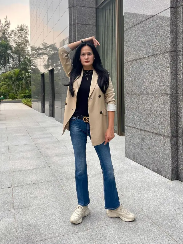 7 Gaya Stylish Donna Harun, Nenek dengan 4 Cucu yang Tetap Awet Muda