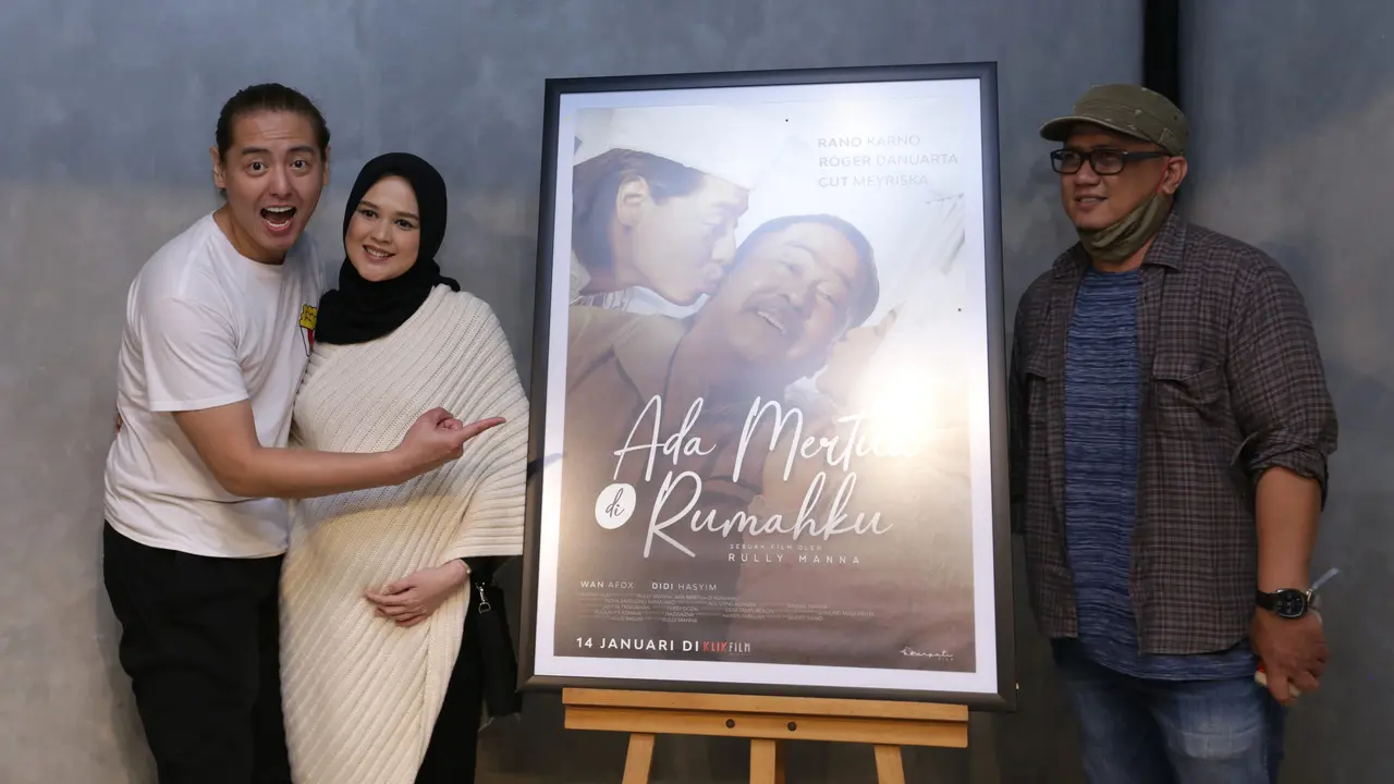 [Fimela] Roger Danuarta dan Cut Meyriska di Film Ada Mertua di Rumahku