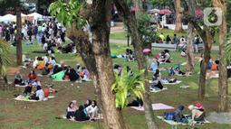Akhir pekan yang berbarengan dengan libur perayaan Tahun Baru Islam 1447 Hijriah dimanfaatkan warga untuk beragam aktivitas bersama keluarga, teman ataupun sahabat. (Liputan6.com/Angga Yuniar)