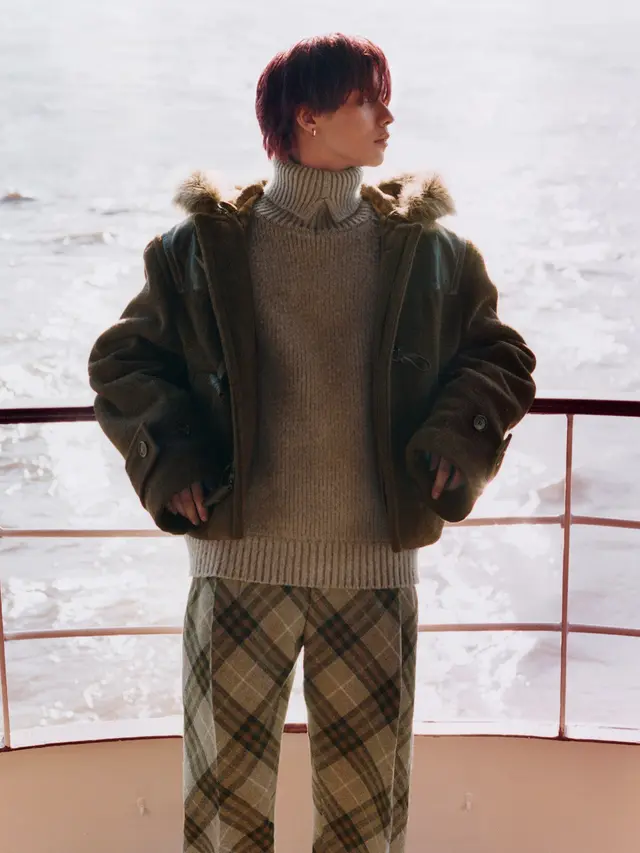 Bright Vachirawit Menemukan Rumah Kedua di London Bersama Burberry