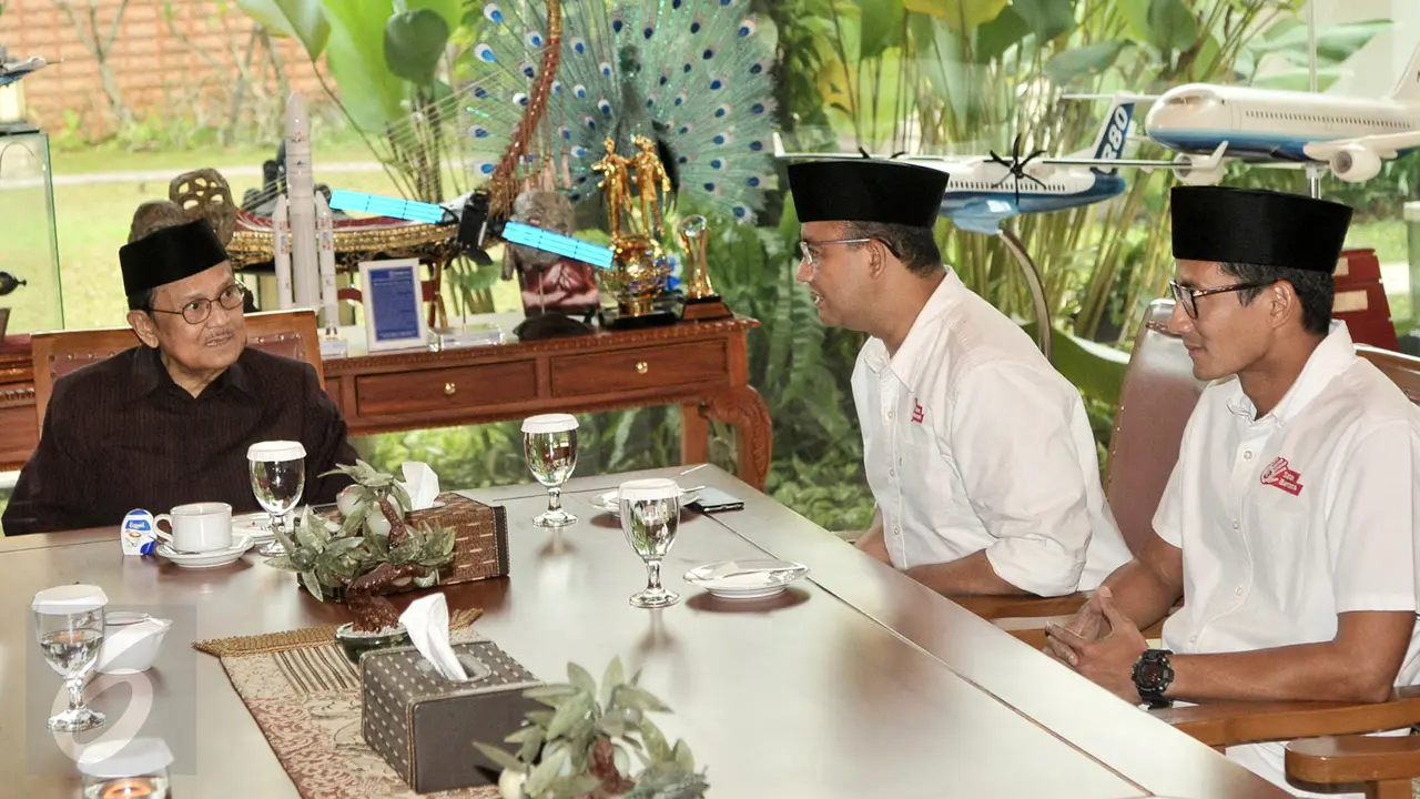 20170126-Anies Baswedan dan Sandiaga Uno ke BJ Habibie-Jakarta- Yoppy Renato