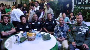 Ketum PKB, Muhaimin Iskandar (kedua kiri), Sekjen PKB, Abdul Kadir Karding (kiri), Menaker Hanif Dhakiri (tengah), Menteri Desa PDTT Marwan Jafar (kedua kanan) ,balon  Gubernur DKI, Ahmad Dhani saat Harlah di Jakarta, (11/3). (Liputan6.com/Johan Tallo)