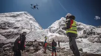300 Kg Sampah di Puncak Gunung Everest Akhirnya Diangkut Pakai Drone Seharga Rp329 Juta