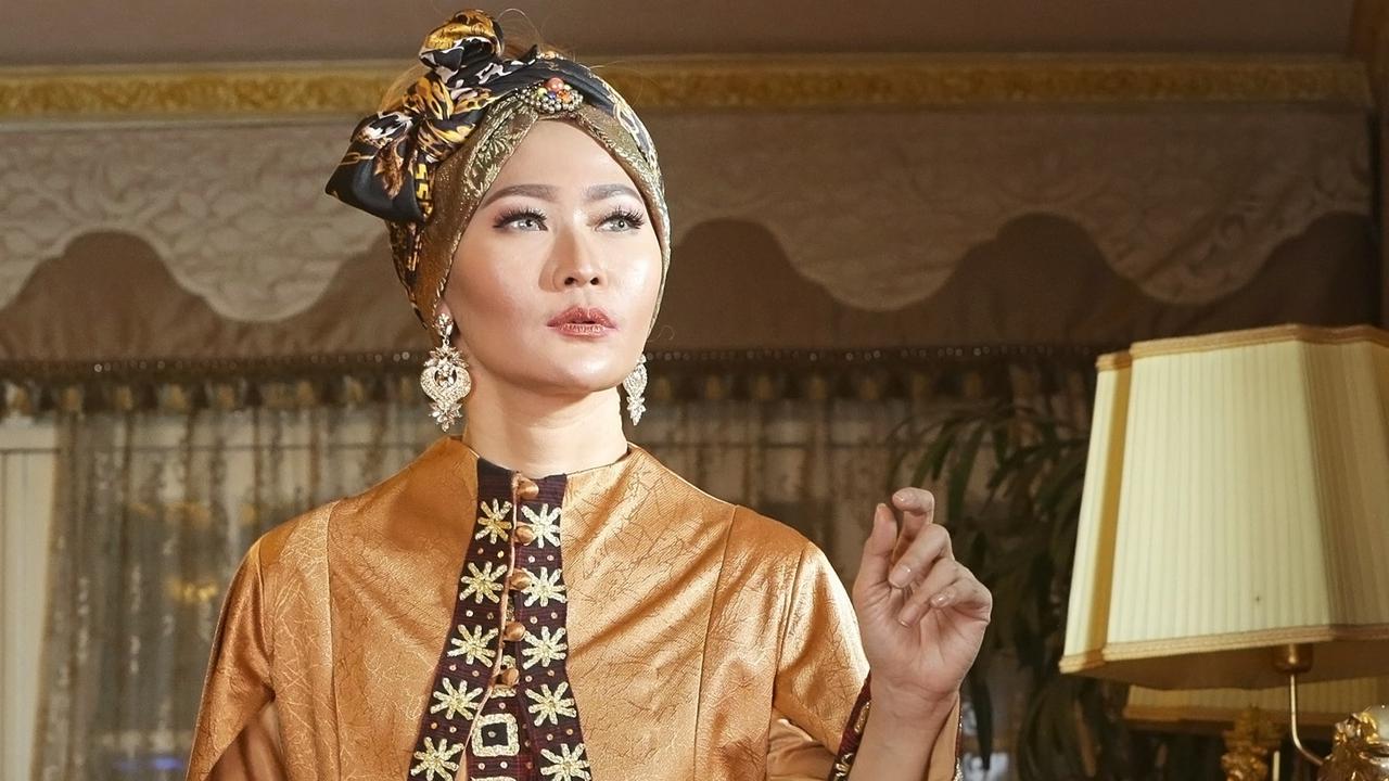 Gaya Fashion Inul Daratista yang Elegan nan Mempesona
