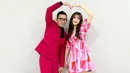 <p>Bonus foto Indra Herlambang dan Yuri yang merupakan penerjemah dalam acara ini. "Thank you @yuriiaw for having my back on stage and for the cool dance off stage!" kata Indra. (Foto: Instagram/ indraherlambang)</p>