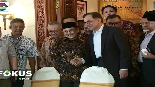 Kedatangan politikus dan pejuang reformasi Malaysia Anwar Ibrahim di kediaman BJ Habibie sekaligus sebagai tanda hubungan dirinya dengan 20 tahun reformasi Indonesia.