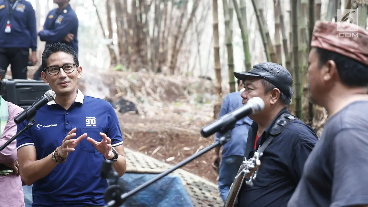 Gaya Sandiaga Uno Bermain Gitar Sambil Nyanyi Lagu Bujangan