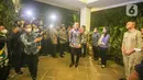Ketua Umum Partai Demokrat Agus Harimurti Yudhoyono saat tiba di kediaman Ketua Umum Partai Gerindra Prabowo Subianto di Kertanegara, Jakarta, Jumat (24/6/2022). Pertemuan antara Partai Demokrat dan Partai Garinda tersebut untuk mempererat komunikasi dan silaturahmi. (Liputan6.com/Faizal Fanani)