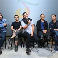 Lama tidak terlihat di industri musik, Sigit Purnomo atau Pasha, vokalis Ungu kembali ke habitat asalnya sebagai musisi. Meskipun saat ini ia menyandang jabatannya sebagai Wakil Walikota Palu, Sulawesi Tengah. (Adrian Putra/Bintang.com)
