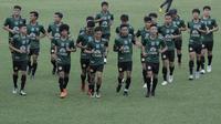 Para pemain Timnas Thailand menggelar sesi latihan di Stadion PTIK, Jakarta, Rabu, (30/5/2018).Thailand akan melakukan pertandingan persahabatan melawan Timnas Indonesia. (Bola.com/M Iqbal Ichsan)
