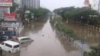 Banjir Bandung mulai surut karena kondisi topografi yang miring. (Liputan6.com/Aditya Prakasa)