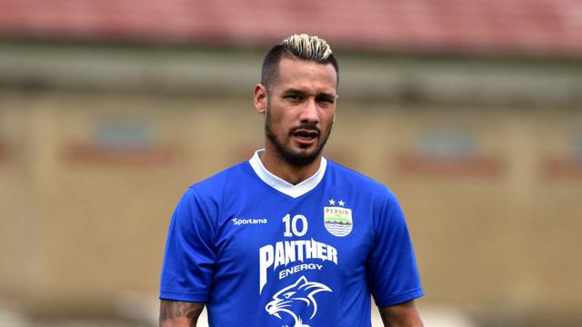 Gelandang Persib Bandung Raphael Maitimo (Liputan6.com / Kukuh Saokani)