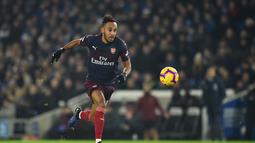 2. Pierre-Emerick Aubameyang (Arsenal) – 14 gol dan 3 assist (AFP/Glyn Kirk)