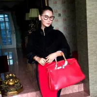 Beda dengan gaya manggung yang heboh, saat turun panggung, ia memilih bergaya ala ABG dan anak muda. Seperti apa? (Foto: Instagram @inul.d)