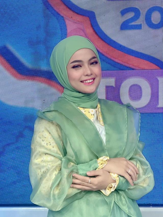 6 Gaya Putri D'Academy dalam Balutan Hijab, Banjir Pujian