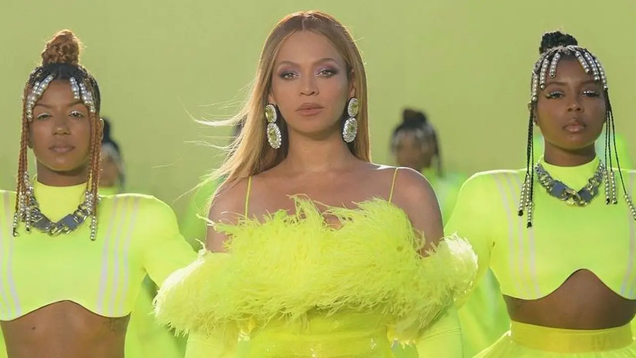 Beyonce Tampil Serba Kuning bak Bola Tenis di Oscar 2022, Curi Atensi Pakai Perhiasan 400 Karat