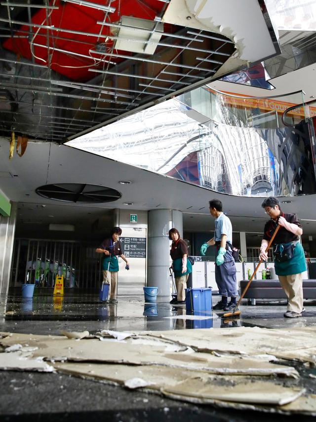 Parahnya Kerusakan Akibat Gempa di Jepang